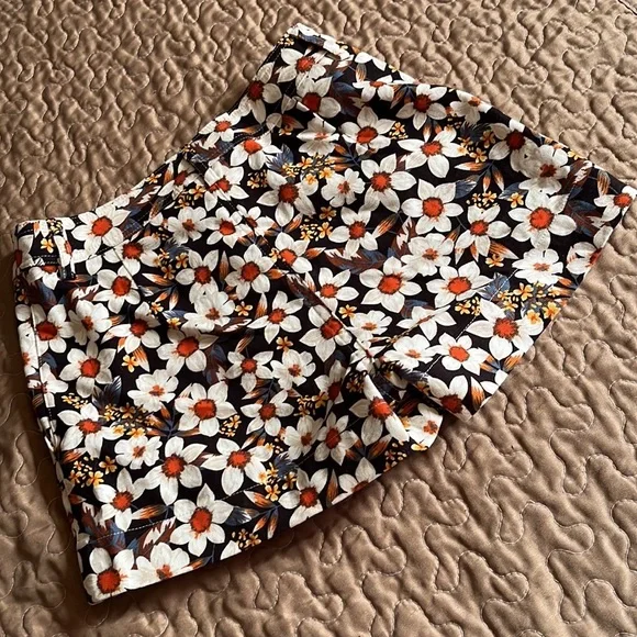 Francesca’s miami floral print shorts 🌺 - Picture 5 of 10